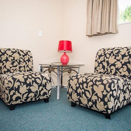 Te Waka Lodge Te Anau Esterno foto