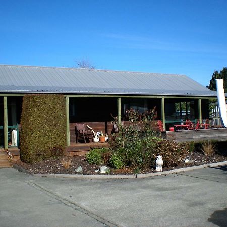 Te Waka Lodge Te Anau Esterno foto