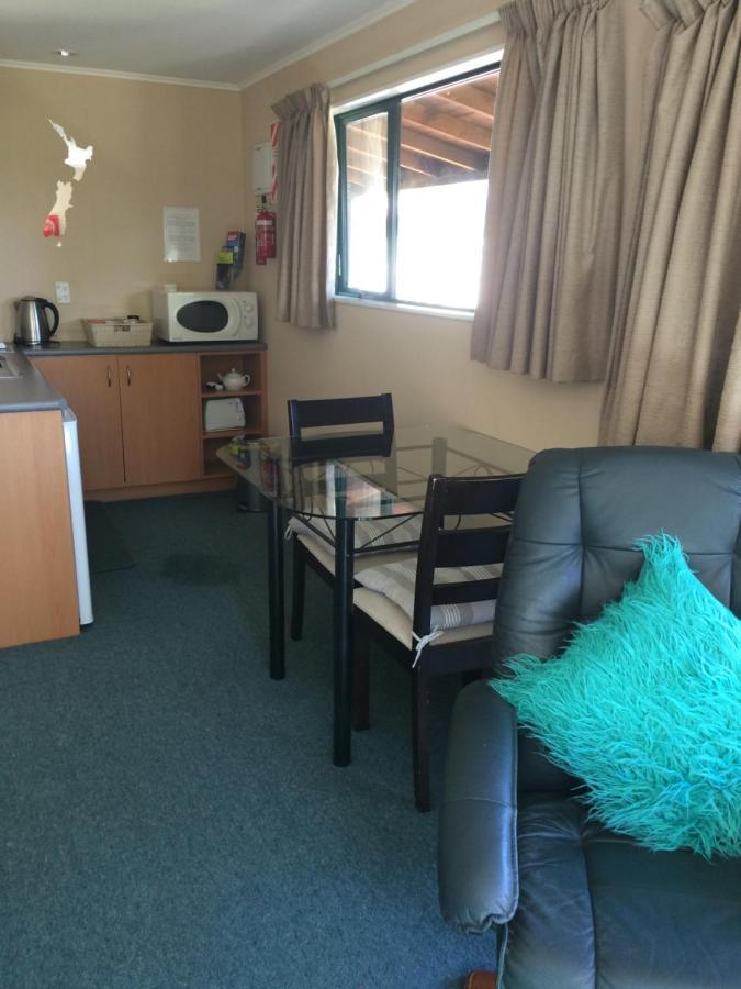 Te Waka Lodge Te Anau Esterno foto