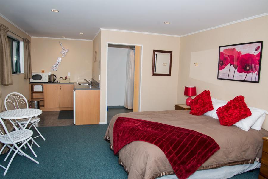 Te Waka Lodge Te Anau Esterno foto