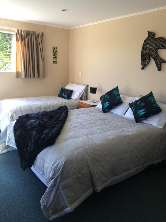 Te Waka Lodge Te Anau Esterno foto